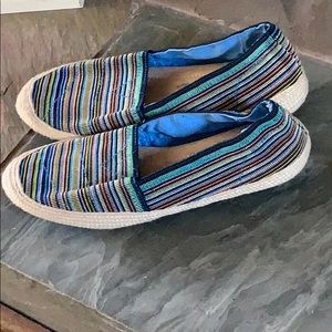 Mia slip ons